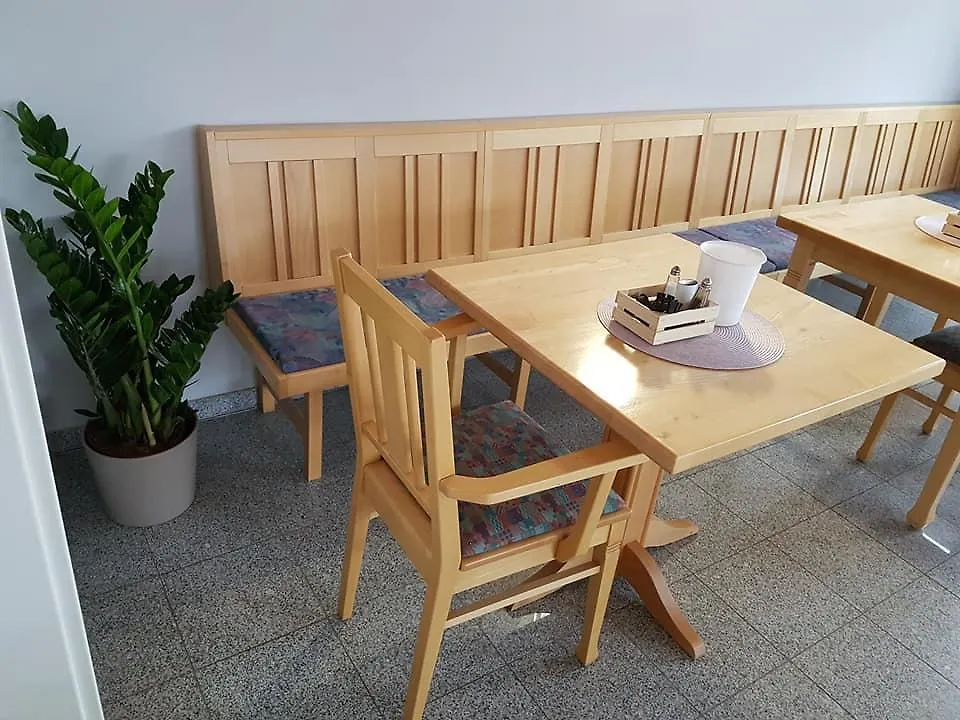 Hotel Viktoria Hohenbrunn 3*,